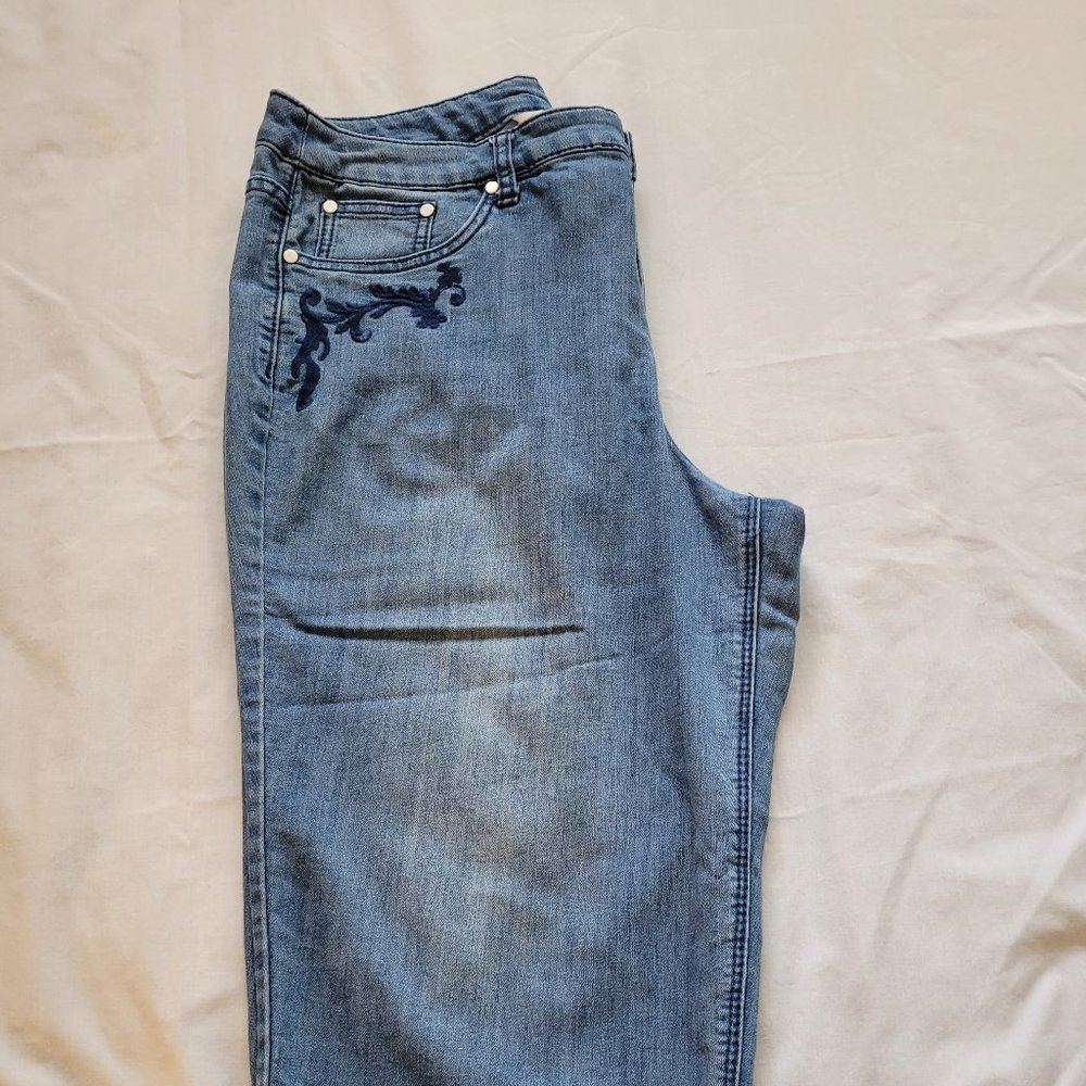 Capri Jeans Stonewash with pocket etching, (312)